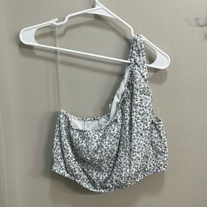 One shoulder crop top